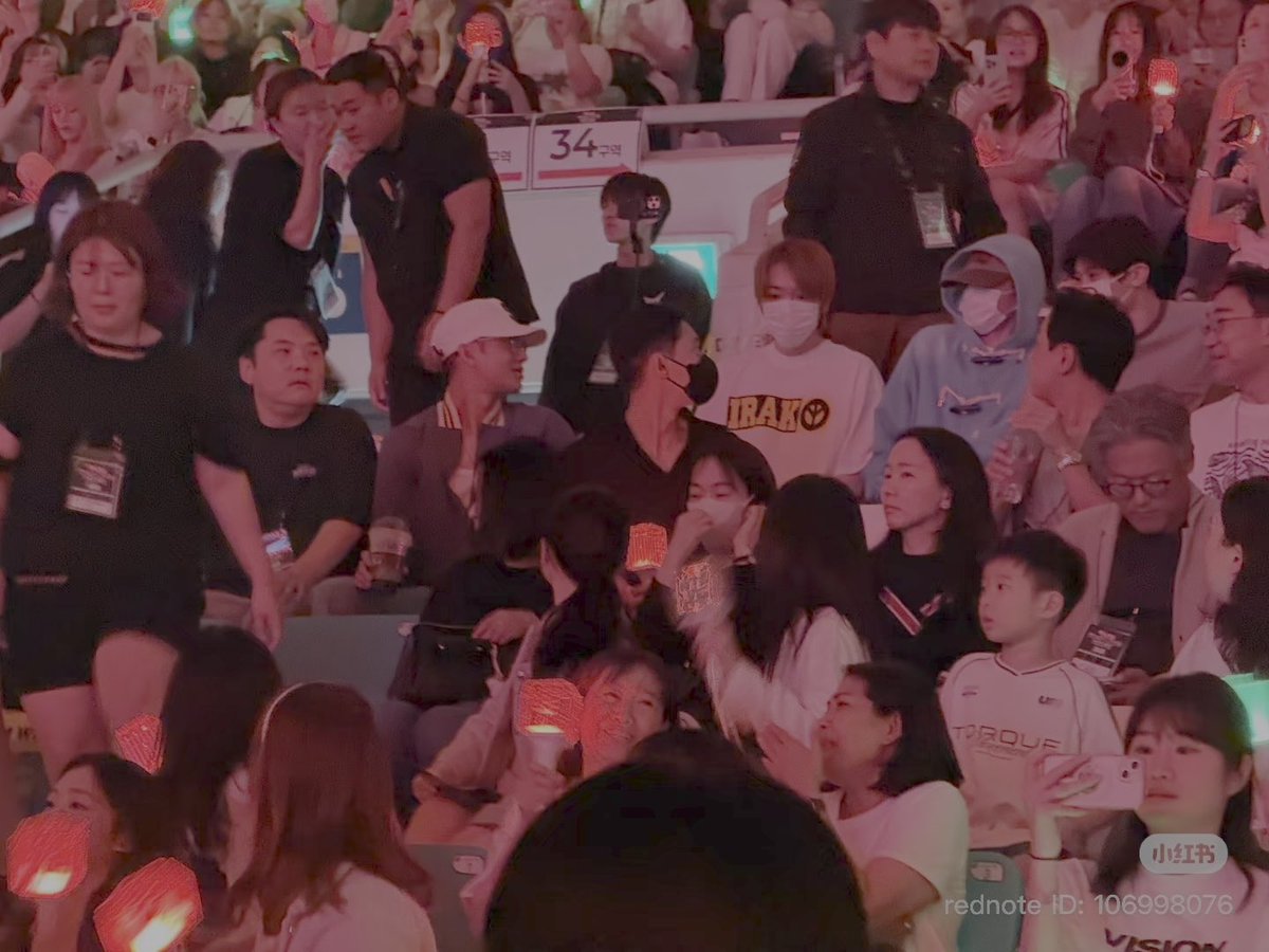 xneojunx's tweet photo. sion, ryo and sakuya sitting right behind doyoung and jungwoo for the redline concert today!!! ilichils and head chilzens together 😭💚 https://t.co/8REn8tpNes