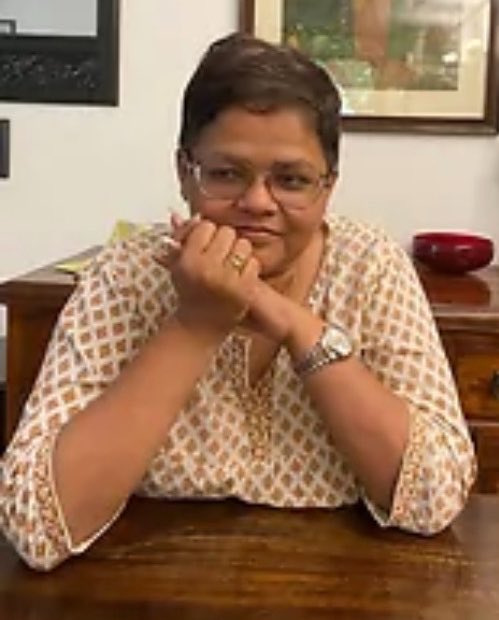 KanchanGupta's tweet photo. Still trying to internalise the passing of Payal Mehta, professional colleague and personal friend of many years. Payal came from an old Gujarati family in Kolkata who spoke Bangla fluently, and often tripped me.
The most amazing thing about Payal was her energy level reflected in the speed with which she spoke. If there was something she felt I should know she’d call me while racing to her next appointment, and tell me in 60 seconds flat everything there was to know, ending with ‘Aachha dada, kotha hobey.”
As a journalist Payal was super high on information (she had told me about Census and delimitation long long before it came into news) and (at least to me) her stories were devoid of opinion and judgement. It’s not she didn’t have views — she did have views and they were pretty strong. But she never allowed them to permeate her reportage.
There was a facet to her which made her extraordinary as a person. She was kind, compassionate, caring. Very few in media who have professional proximity to power are known for these human qualities. Au contraire, they can be mean, petty and nasty.
Rapid Fire Payal is no more. Once this reality sinks in her earnest face and warm yet wry smile will pass into the realm of memory. My heartfelt condolences to her mother and sister. 
May her soul gain sadgati.
ॐ शांति ।।
🙏🏽