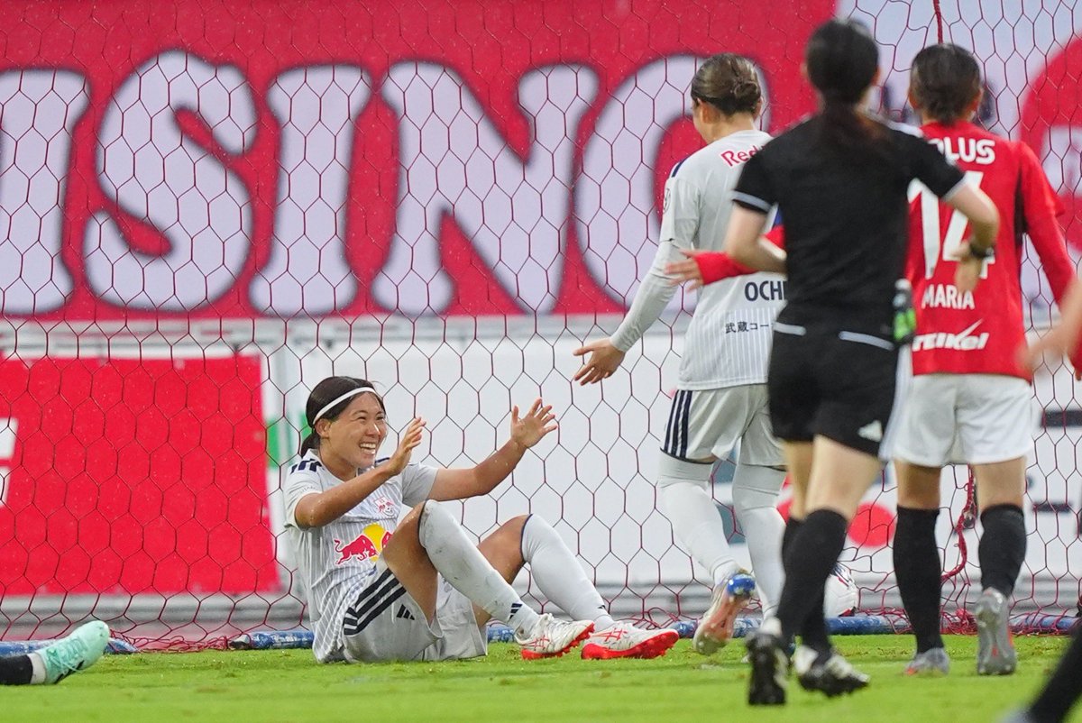 RBOA_WOMEN's tweet photo. 0️⃣-1️⃣
First goal!! ⚽️🌟 https://t.co/cU4iZoWaUY