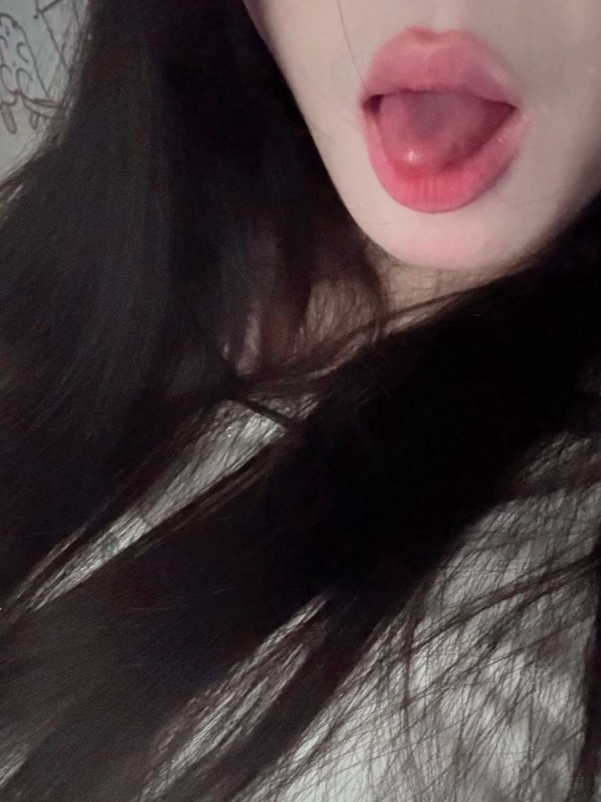 aff8bf3c677032's tweet photo. 나랑 딥키스 할 사람?   #섹트 #맘눌뎀 https://t.co/wqVEXWdNS1