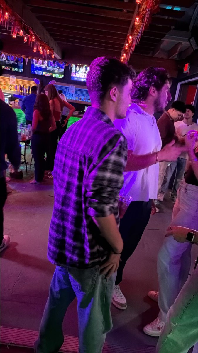 mcgee_zippy's tweet photo. If I was a queer I would wear this exact outfit https://t.co/Za4LJ13gqA