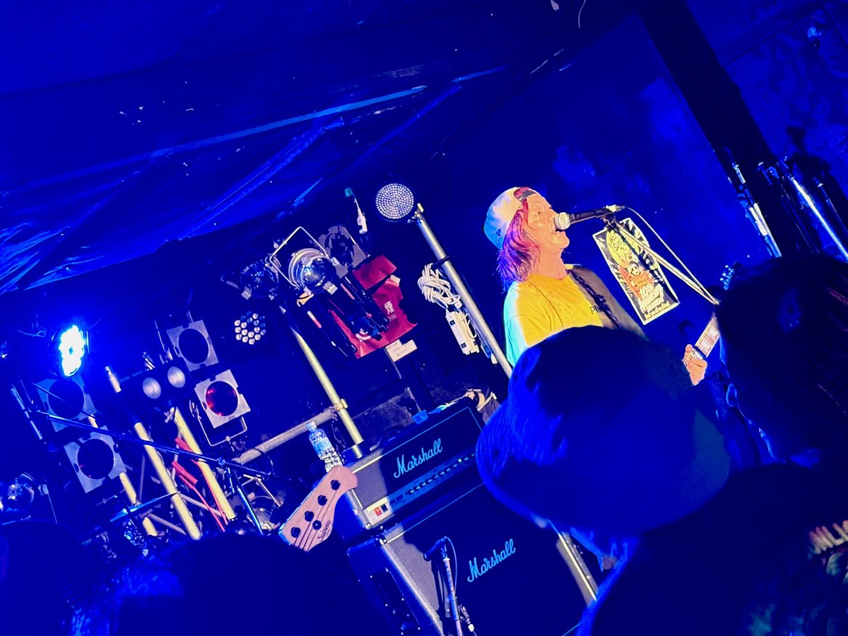 Lorika0314's tweet photo. 母の誘いで初めてのライブハウスに行った!
Wait For Sunlightの演奏も歌もとってもかっこよかった〜!
また家族みんなで行きます✌️
#両国サンライズ #WaitForSunlight https://t.co/Kk4PLC9lFn
