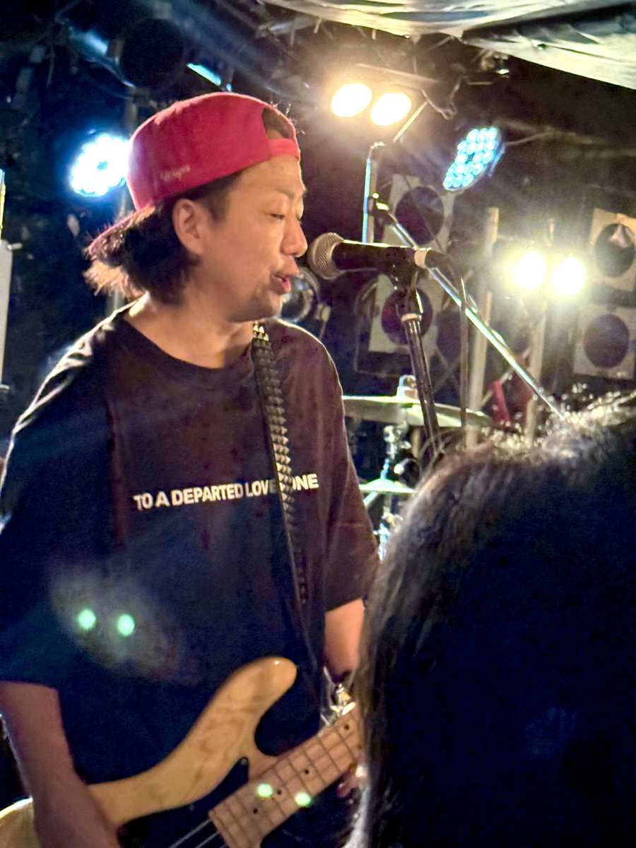 Lorika0314's tweet photo. 母の誘いで初めてのライブハウスに行った!
Wait For Sunlightの演奏も歌もとってもかっこよかった〜!
また家族みんなで行きます✌️
#両国サンライズ #WaitForSunlight https://t.co/Kk4PLC9lFn