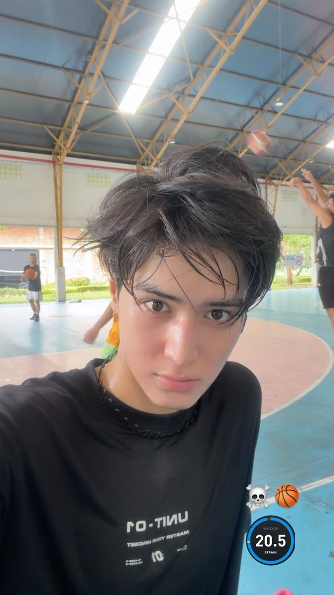 teshowpingz's tweet photo. Even with sweat and messy hair he still look this good 😭 god really has favorites https://t.co/vBTVchoJXE