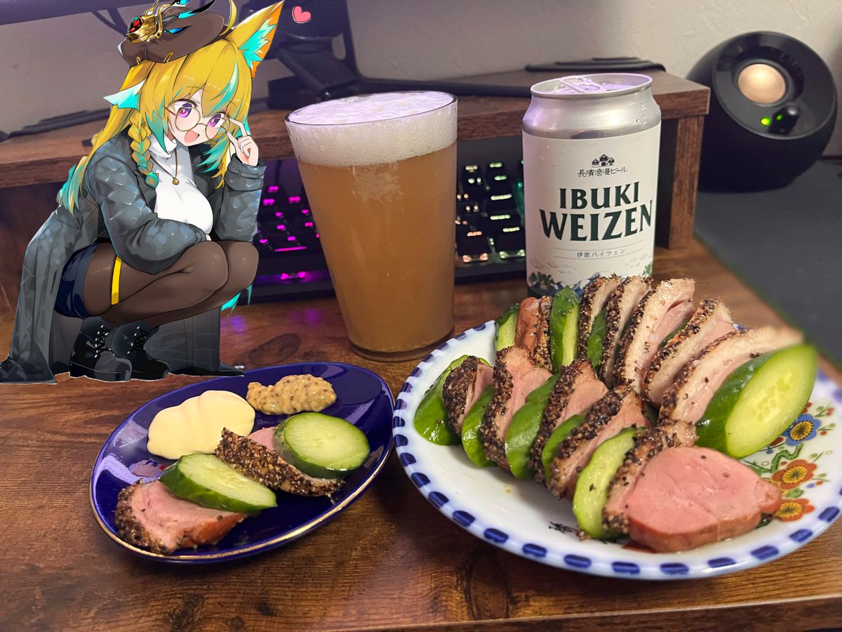 maermaru_00's tweet photo. 合鴨のパストラミ…だったはず。
酒屋にあったから買っちゃった！キュウリも、たたきにする予定だったんだけど使っちゃった！
美味すぎる…脂が甘くてしょっぱくて、キュウリと混ざりあって、ネトっとした肉の旨味が…最高！
ビールはすっきりした味ですね。これは凡。喉越しなんてほぼ無いよ。美味！ https://t.co/8ShP1oBgpi