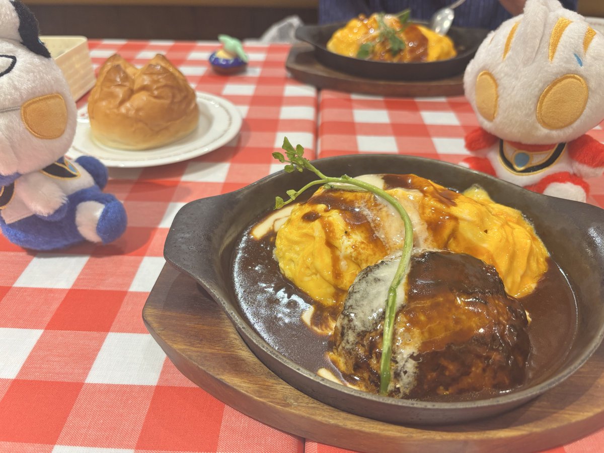em_ulkatsu's tweet photo. 人間の食うものをなんだなんだと興味津々に見るふわふわガイアアグル
#M78ふわふわが集まるタグ 
#ふわふわといっしょ https://t.co/lXxU4o7Y72