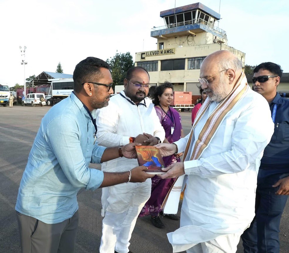 subbubooks's tweet photo. “Last moments of Krishnavatara” written by @DrProfKSN was handed to honourable Home Minister Shri Amit Shah ji in Hubli yesterday 

@AmitShah @HomeMinistr2024 https://t.co/oXF8XrmVJe
