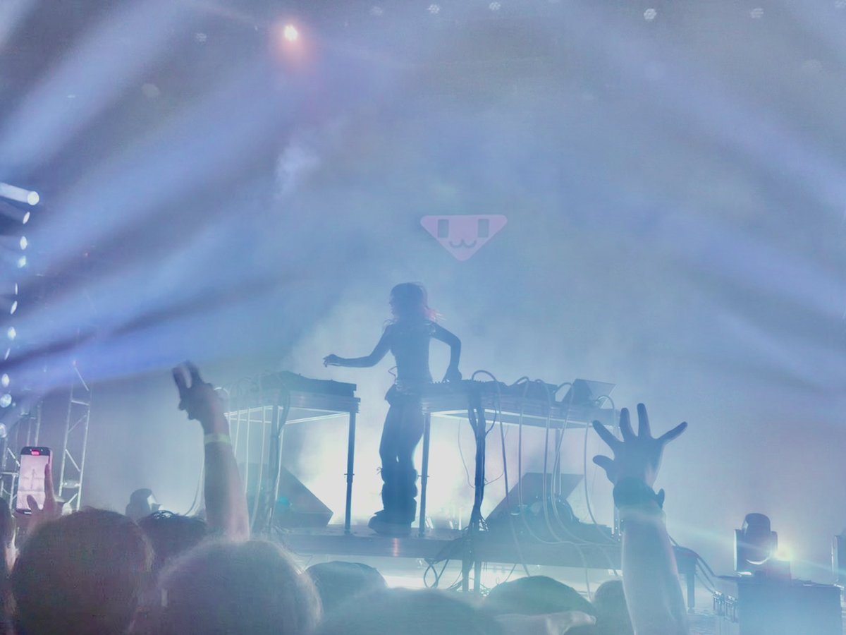 kyisaghost's tweet photo. I LOVE GIRL EDM genuinely so beautiful https://t.co/BTnZK6WiHo