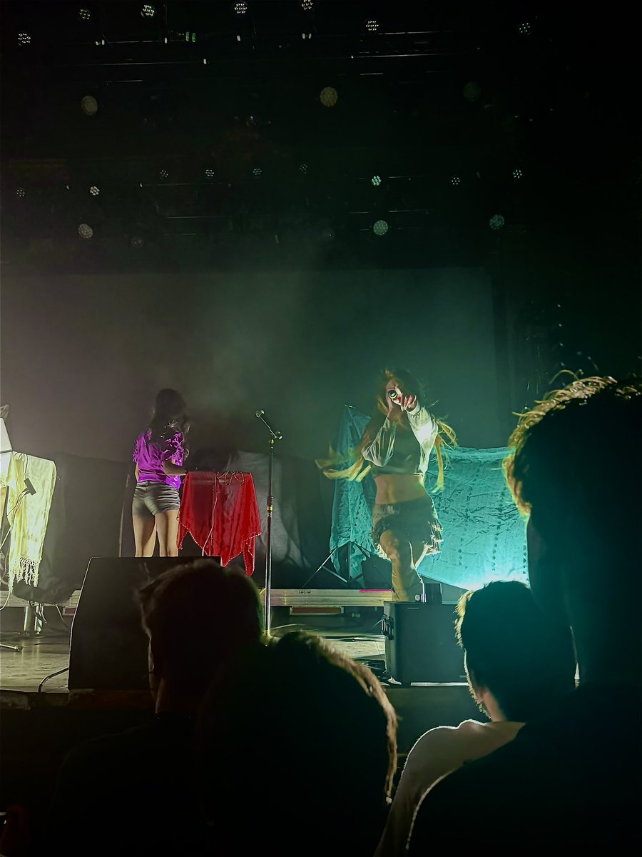 kyisaghost's tweet photo. I LOVE GIRL EDM genuinely so beautiful https://t.co/BTnZK6WiHo