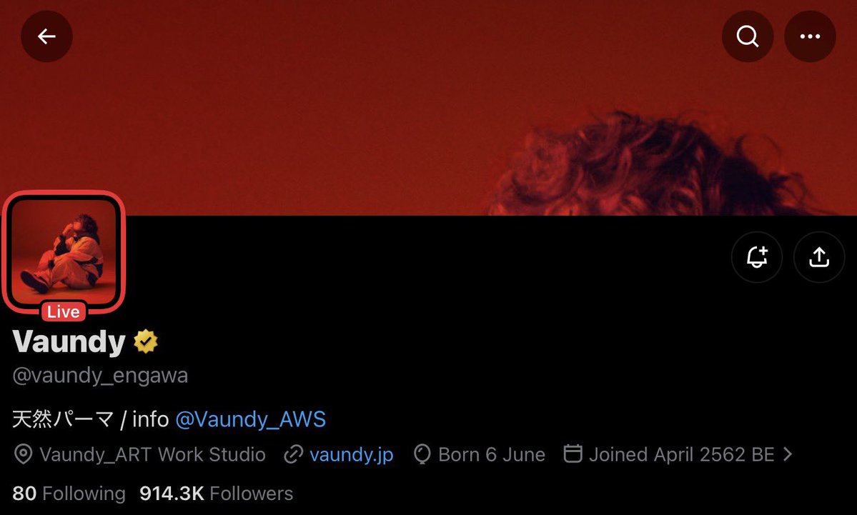 Kyokooong's tweet photo. Vaundy ไลฟ์คอนให้ดูฟรีๆอยู่น้าคร้าบบบบ กำลังเล่นเพลงโฮมุคุลุส เสียงพ่อๆเดกุลั่นเลย555555 https://t.co/Try8yG7dl4