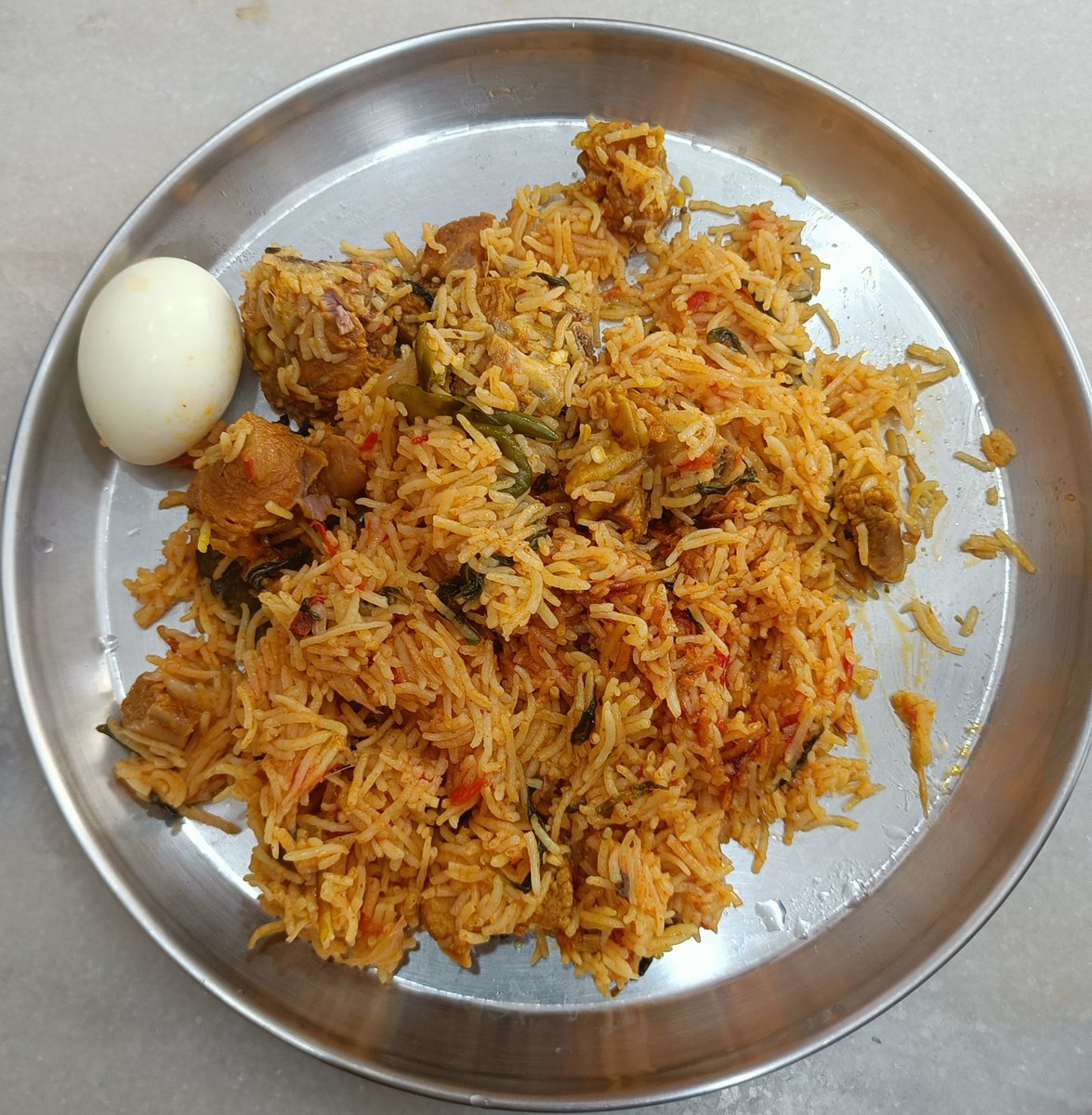 singularscrolls's tweet photo. the only love triangle I want. 🧘🏾‍♂️

Us and our mutton biriyani 🫶🏾

#chefhasni #biriyani https://t.co/RnJSRQ76PD