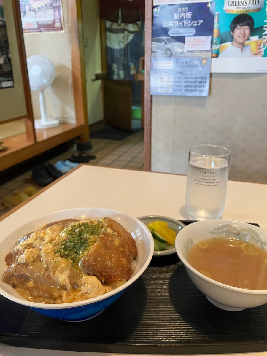 yaruzoh's tweet photo. 創業六十有余年の福よせ食堂さんが、9月29日で閉店へ。 いつもならラーメンセットですけど、今日は“この味を心に刻むように”かつ丼"で。
店内は思い出の味を求める人でいっぱいでした。
本町通りの移り変わりを静かに見守ってきたお店。
長い間、本当にありがとうございました。 https://t.co/H8IDNPsxYu