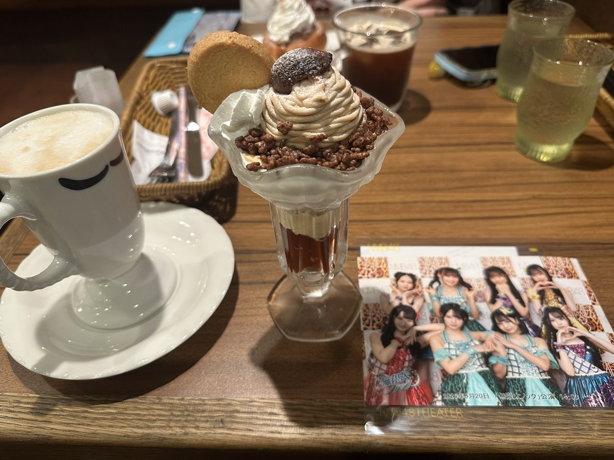 te2river's tweet photo. モンブランパフェ😋 https://t.co/ibJIg3igzG