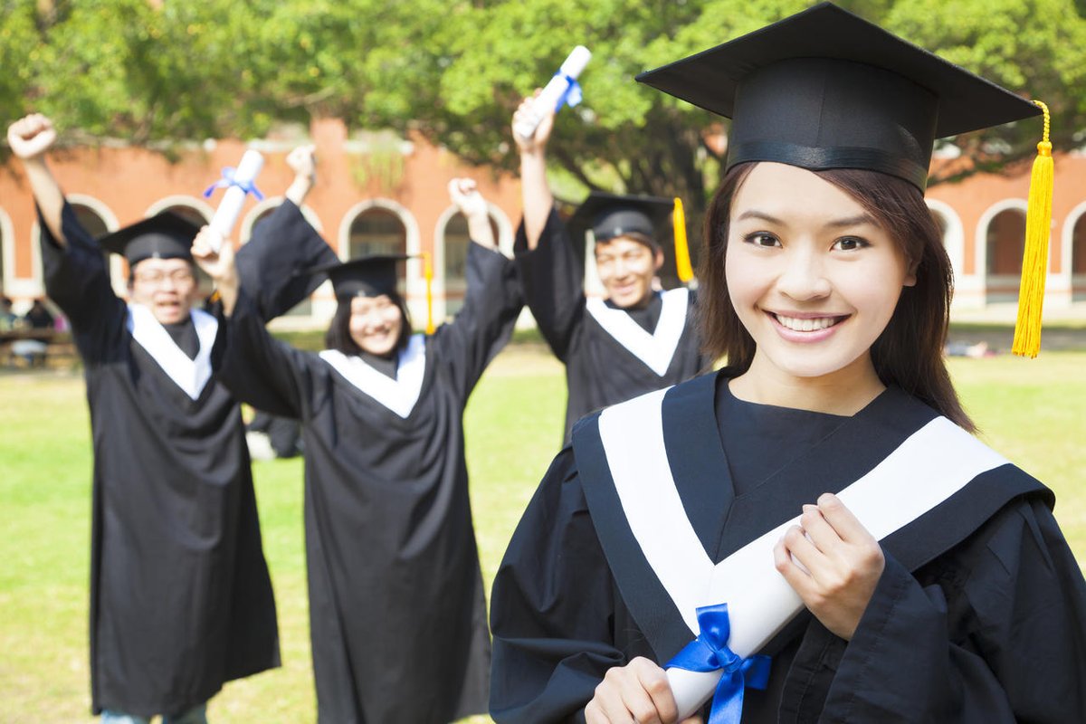 CreateY61177403's tweet photo. Graduation day = cap u0026 gown smiles, late-night study memories, and so many new beginnings  Can’t wait to see what’s next for this brilliant class! https://t.co/qz6WdRXRBj