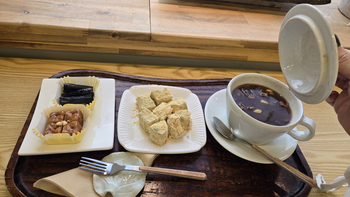 kkrn_1202's tweet photo. 韓国おいしかったドリンクNo.2は、jujube tea（棗茶）です。
本当にこれのおかげかどうかはよくわかりませんが、棗茶を飲みまくっていたところ今回生理痛が殆どなかったため、日本に帰っても棗を常用したいと思いました。 https://t.co/0SaObPlvkF