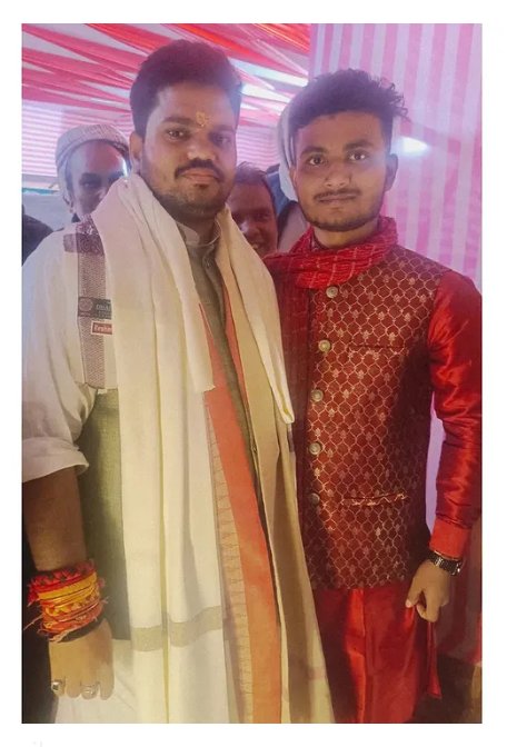 MohitKumar_09's tweet photo. हमारे शाहपुर विधानसभा क्षेत्र के माननीय विधायक श्री @rakesh_v_ojha जी को जन्मदिन की हार्दिक बधाई एवं शुभकामनाएँ। 🎂💐
ईश्वर से आपके उत्तम स्वास्थ्य, दीर्घायु एवं सफल जीवन की कामना करता हूँ। 🙏 https://t.co/mvjSCjop5D