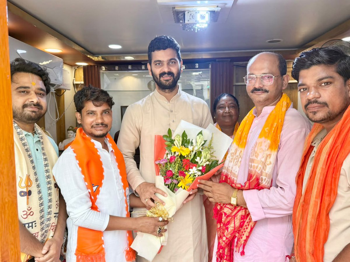 bjpharshvardhan's tweet photo. देवकाली मंडल के लक्ष्मणपुरी शक्ति केंद्र संयोजक राजू राम लल्ला सोनकर जी के आवास  पर आयोजित शक्ति केंद्र मासिक बैठक के अंतर्गत बूथ संख्या- 136,137,138,139,140,141,पर बड़े भाई देवकाली मंडल अध्यक्ष हेमंत जायसवाल जी, महानगर उपाध्यक्ष शशि प्रताप सिंह सभी सम्मानित बूथ अध्यक्षों के साथ बैठक में  केंद्र एवं प्रदेश सरकार की योजनाओं व विभिन्न सार्थक विषयों पर चर्चा हुई ।

@NitinNabin @blsanthosh 
@mppchaudhary @idharampalsingh