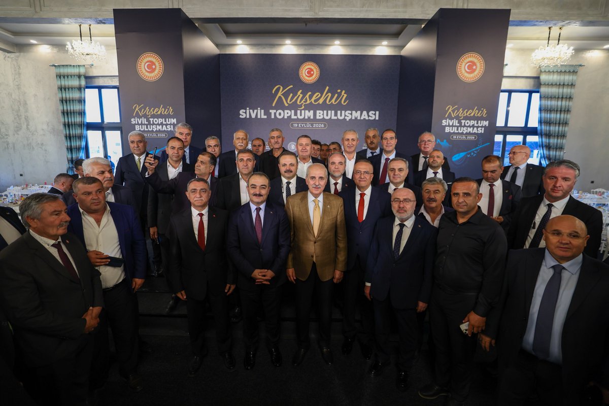 ProfFatihAltun's tweet photo. Ahilik Haftası kapsamında Kırşehir’de, TBMM Başkanımız Sayın @NumanKurtulmus’un sivil toplum kuruluşları ve farklı meslek gruplarının temsilcileriyle bir araya geldiği programa katıldık. 

 Sayın Meclis Başkanımızın da vurguladığı üzere, ortak irade ve güçlü toplumsal dayanışma ülkemizin geleceği açısından büyük önem taşıyor. 

Ahilik kültürünün yaşatılmasına verdikleri önem ve kıymetli değerlendirmeleri için TBMM Başkanımız Sayın @NumanKurtulmus’a teşekkür ediyorum.

#AhilikHaftası