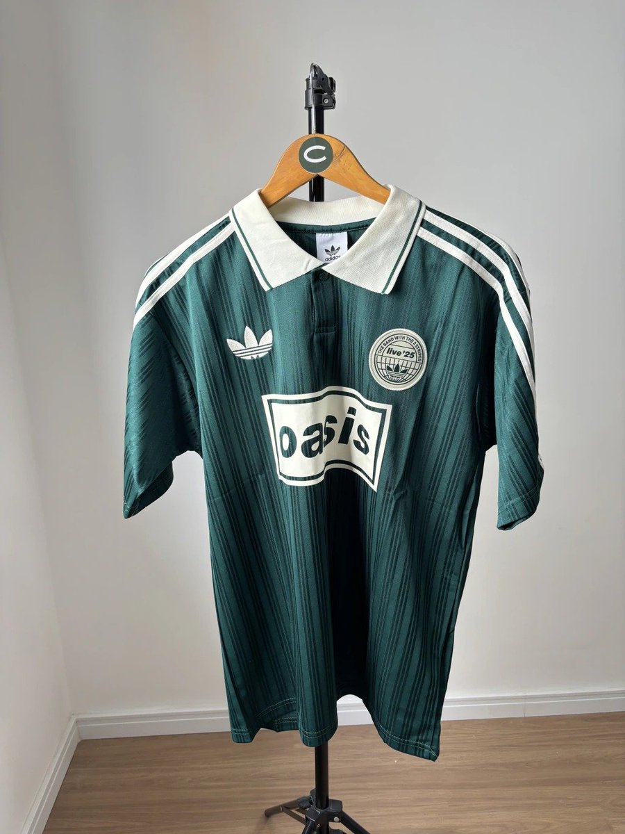 rodrigofranke's tweet photo. A clássica banda Oasis, essa camiseta realmente me fascina https://t.co/v6nDf4F7QJ