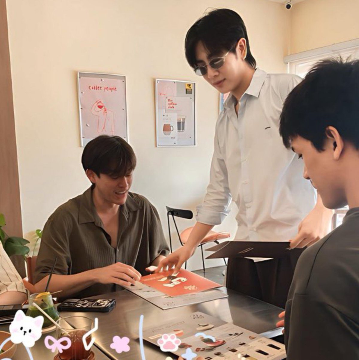 mixlucu's tweet photo. I WANT TO ORDER ONE SELFIE FROM GAWIN AND MIX PLEASE https://t.co/OjbRHhPBvR