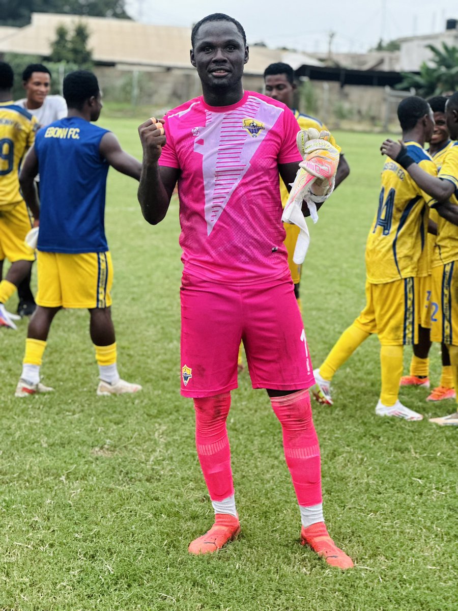 EbonyFootball's tweet photo. Clean sheet vibes. 😊

Richard Otuo Serebour 👏

🟡🔵#EFC #HomeOfBeautifulGame #UmbDivisionOneLeague https://t.co/iyxcb5mF1j