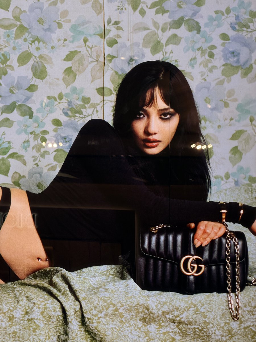 imnotbloomy's tweet photo. GUCCI Siam paragon department store Bangkok, Thailand @gucci 

#aespa #NINGNING #닝닝 https://t.co/GYaFnaOpBg