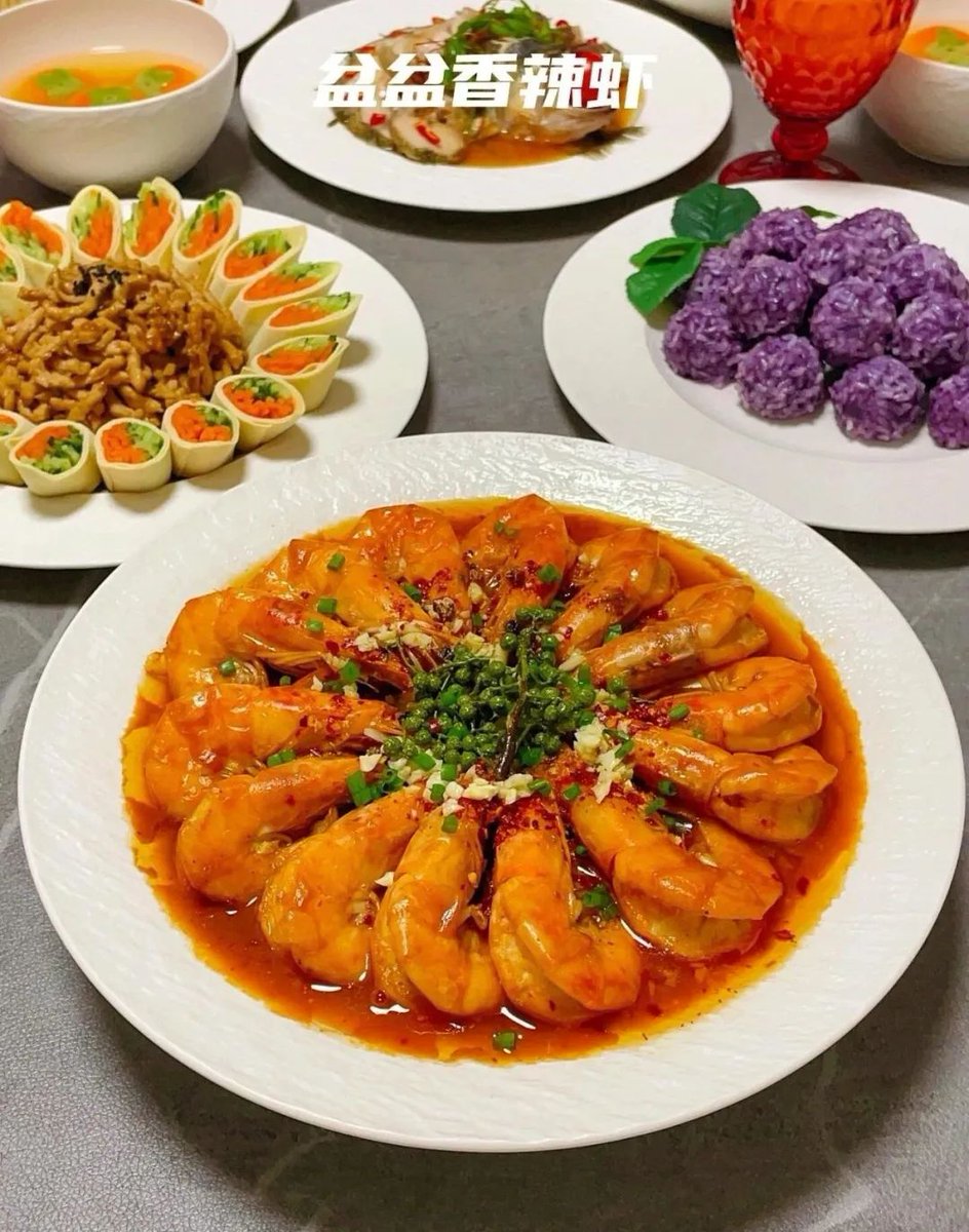 5da9nieljeffrey's tweet photo. “Ringing in the Lunar New Year with red envelopes, dumplings, and endless family laughs! May your year be filled with prosperity u0026 joy ”， https://t.co/zlkIZic4zo
