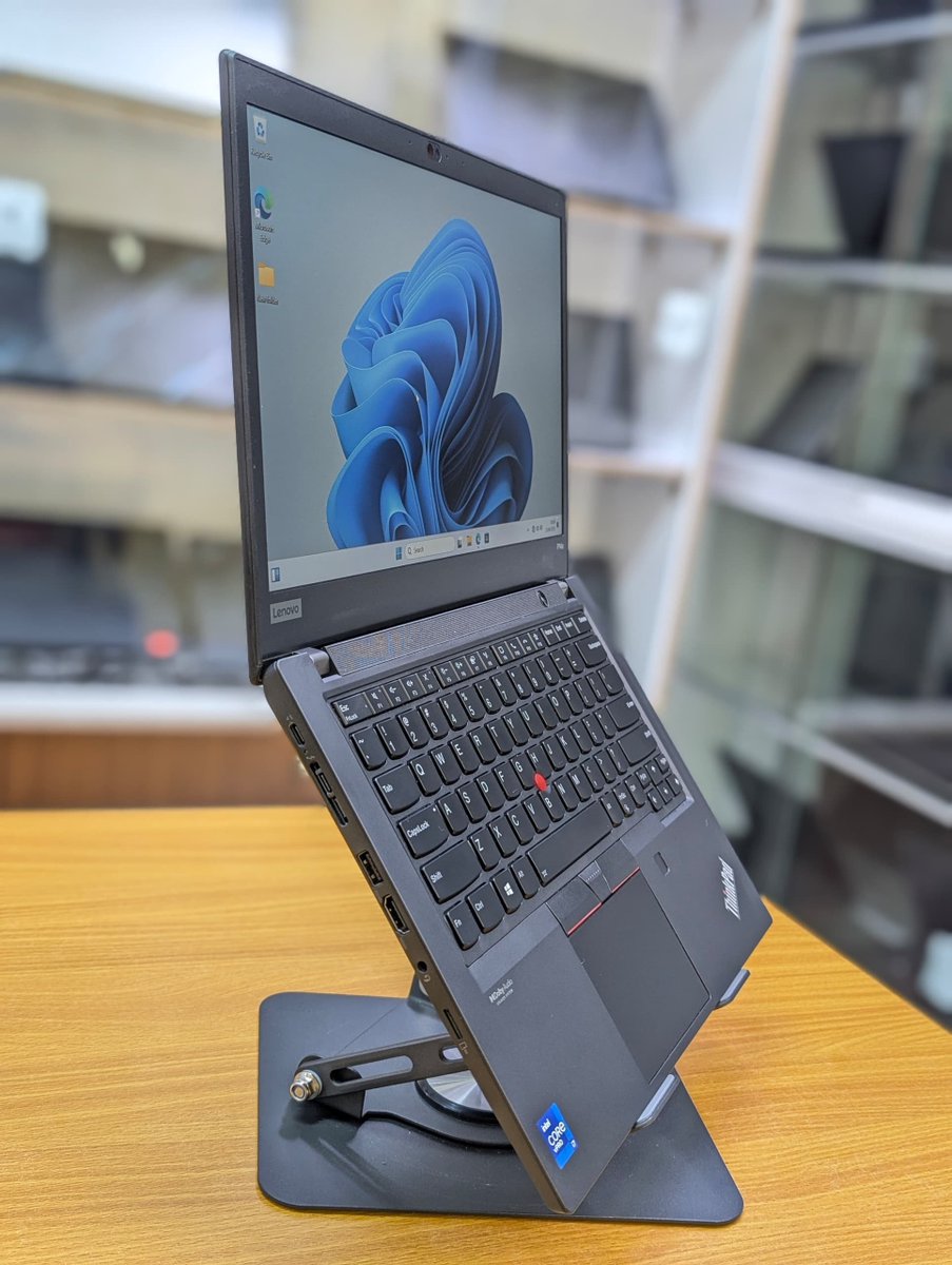 OffixpressCm's tweet photo. 💼 Lenovo ThinkPad P14s — La station de travail professionnelle compacte ! 🚀

Puissance, fiabilité et mobilité réunies dans un laptop pensé pour les ingénieurs, designers, architectes et professionnels exigeants. 🔥

⚡ Core i7-1165G7 11ᵉ Génération | 16GB DDR4 | 512GB SSD NVMe
🎨 NVIDIA T500 4GB GDDR6 Pro | Écran 14" Full HD IPS Anti-reflets
🔒 Lecteur d’empreinte | Audio Harman | Caméra HD avec réduction de bruit

Parfait pour AutoCAD, SolidWorks, Revit, Photoshop, Illustrator, montage vidéo et multitâche professionnel. 💻✨

✅ Excellent état — Très peu utilisé
🛡️ Garantie 5 mois
📍Disponible à Douala 🇨🇲

#LenovoThinkPad #ThinkPadP14s #WorkstationLaptop #NVIDIAQuadro #NVIDIAT500 #LaptopProfessionnel #AutoCAD #SolidWorks #Revit #DesignerLaptop #TechDouala #Douala #Cameroun #PCPro #EngineeringLaptop #LaptopGaming #HighPerformanceLaptop
Prix: 310.000 FCFA