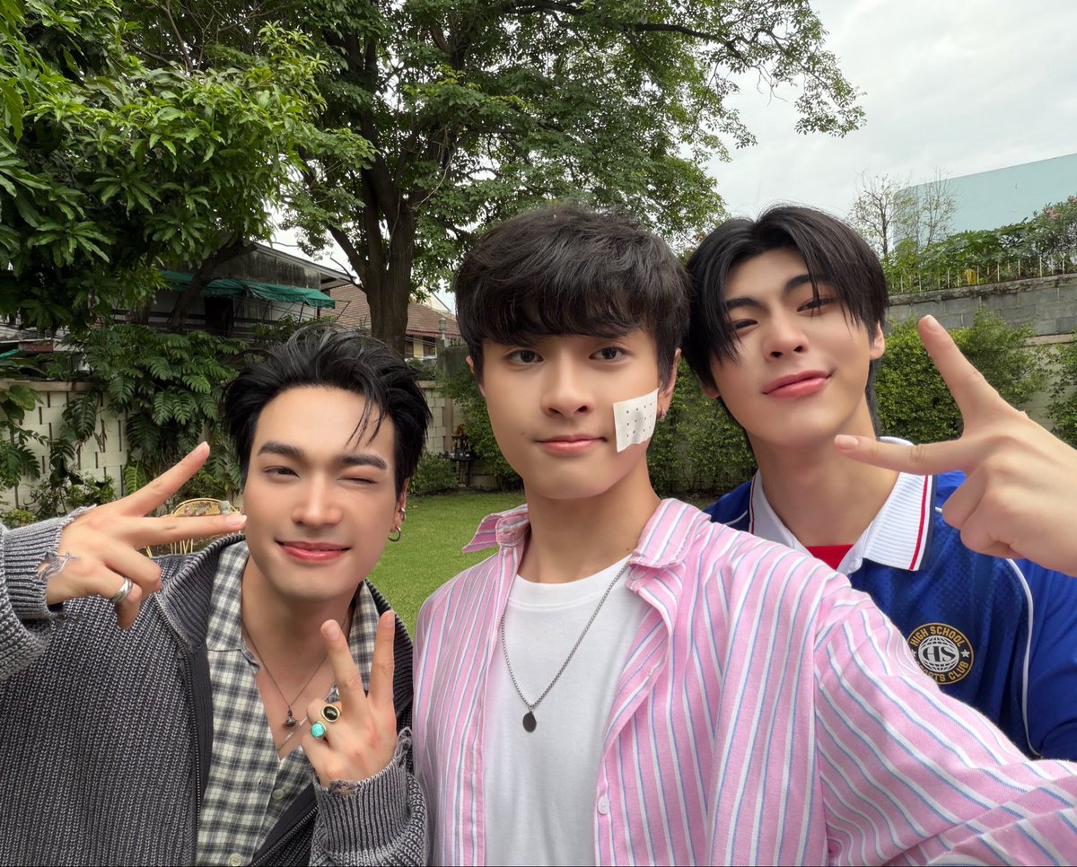 waavetnp's tweet photo. ขอบคุณนะคับพี่โอบอิอิ ฝากเพลง“เจ้าของรอยยิ้ม”ด้วยคับบ

#เจ้าของรอยยิ้ม_OABNITHI
#OABNITHI 
#LOVEiSENTERTAINMENT https://t.co/lLqXz8Ra6l