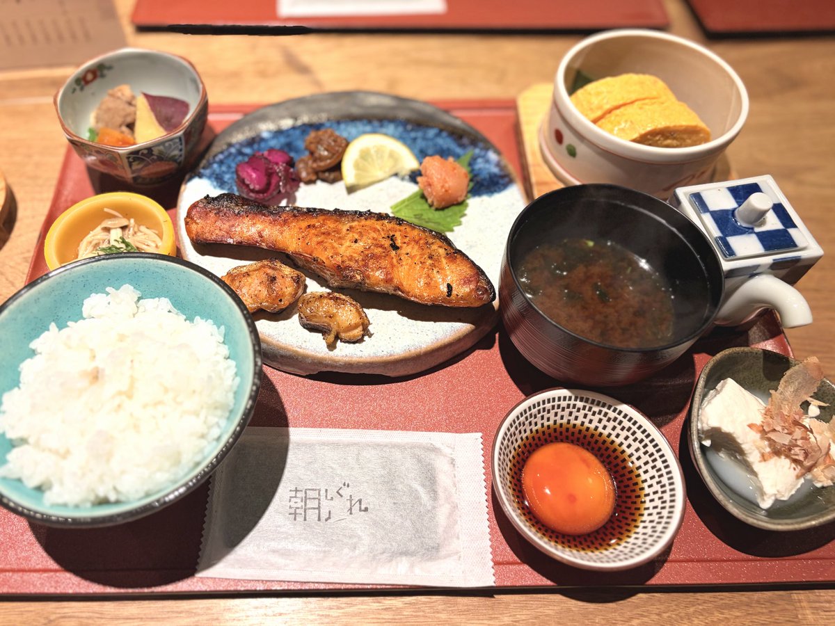 mm_pm3's tweet photo. 王道なモーニングじゃなくて美味しい和食の朝ごはん兼昼ごはんにしてみたり(ここほんとに美味しかった🤍)、最近名古屋市内の観光してなかったから市政資料館や科学館のプラネタリウム見たり、古民家カフェで抹茶パフェ食べたりなどした https://t.co/pTIwtztEBF