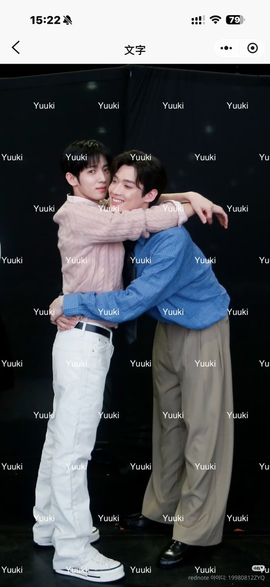 sonoo109's tweet photo. ㅁㅊ 이거 사진 떴다...목 감는 거 본다고 얼굴 이렇게까지 붙어있는줄 몰랐음.... https://t.co/CLy8rL33or
