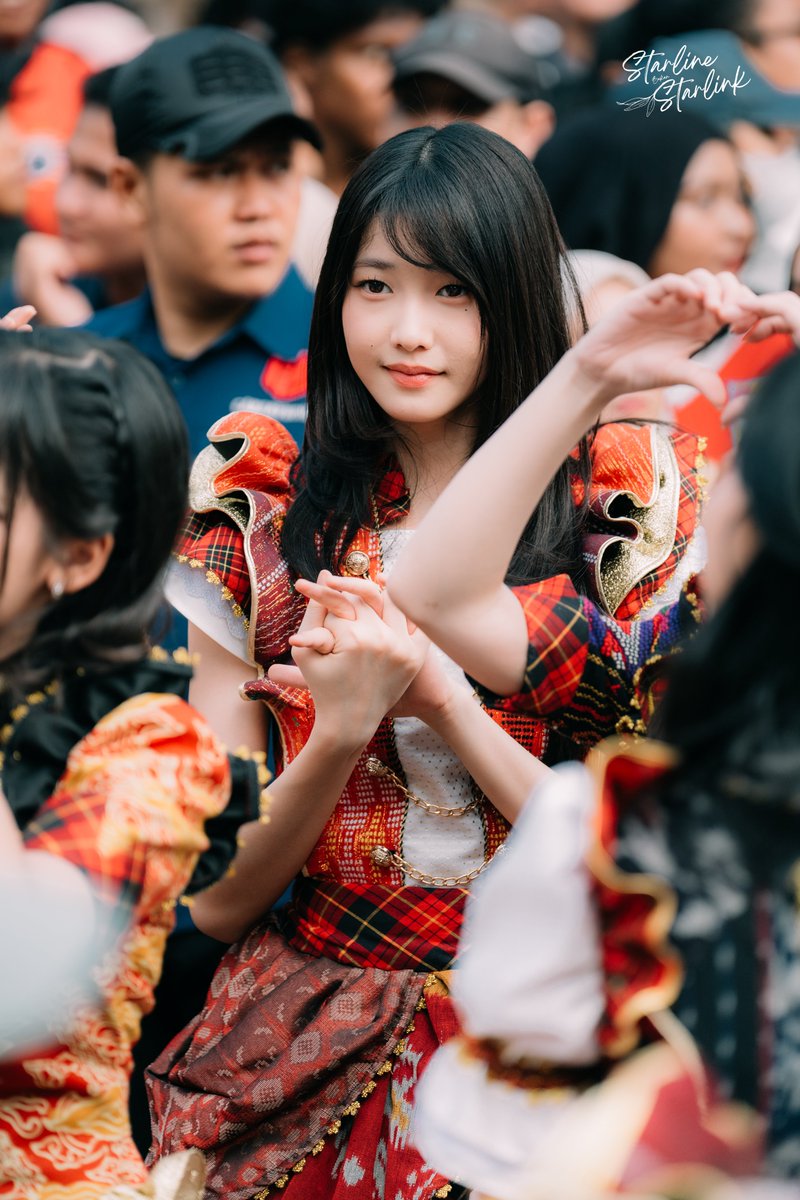 AdaStarline's tweet photo. Berharap kau ada di antara lautan manusia 🎶

— @M_OlineJKT48 at Jakarta CFD for Shooting MV Single Ke-28 "Ayo Senyumlah", 260920

#Oline #オリヌ #StarlineBukanStarlink https://t.co/bzTP5nmtEB
