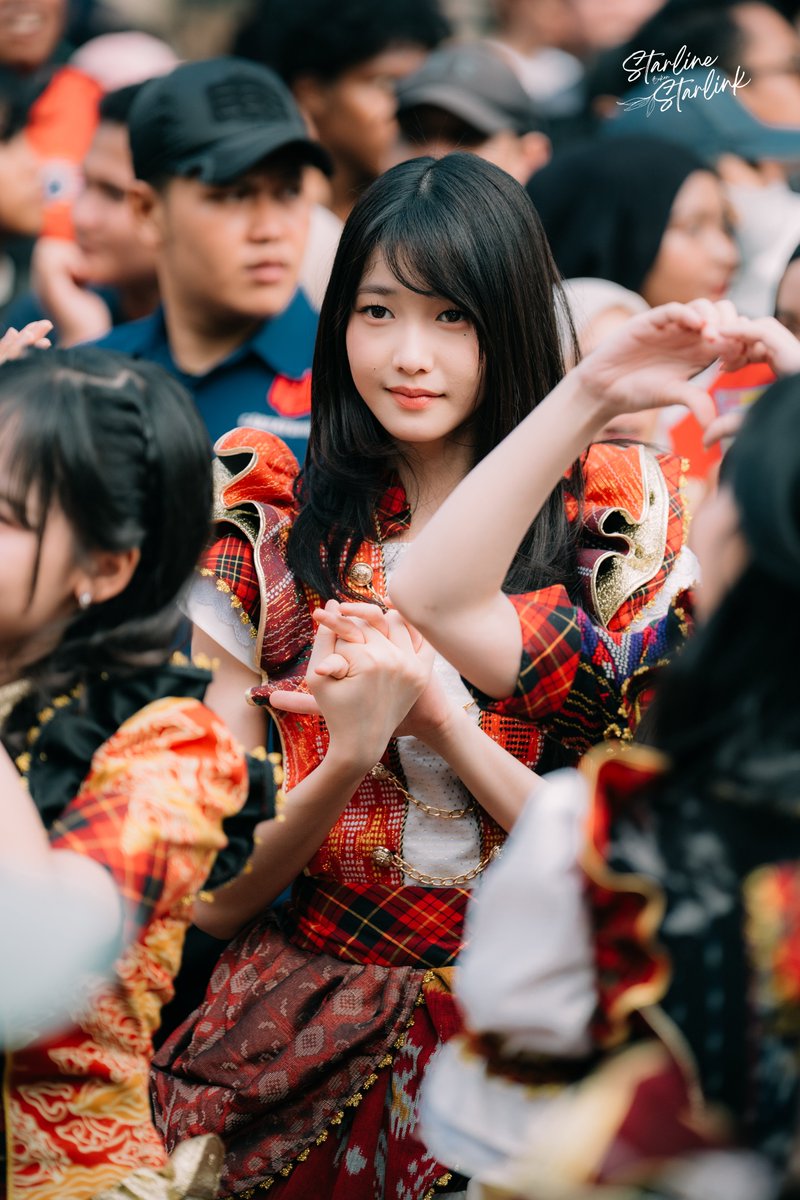 AdaStarline's tweet photo. Berharap kau ada di antara lautan manusia 🎶

— @M_OlineJKT48 at Jakarta CFD for Shooting MV Single Ke-28 "Ayo Senyumlah", 260920

#Oline #オリヌ #StarlineBukanStarlink https://t.co/bzTP5nmtEB