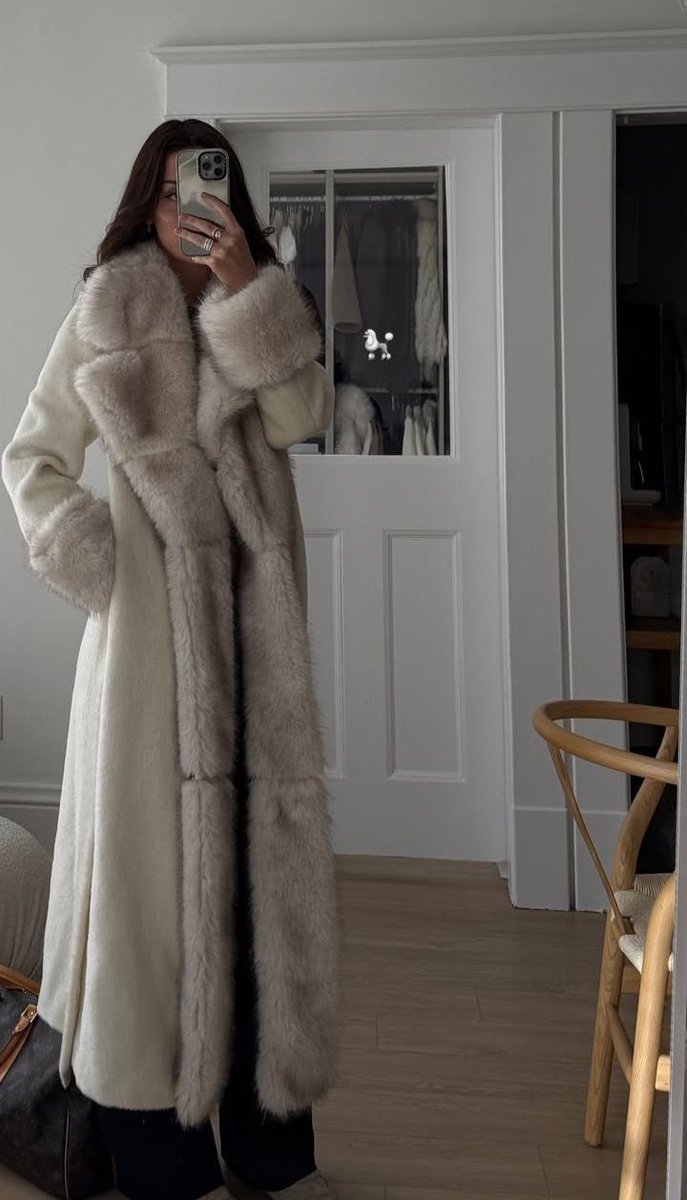 pacuzl's tweet photo. The fur jacket era is comingg https://t.co/WoX6cu5F0Y