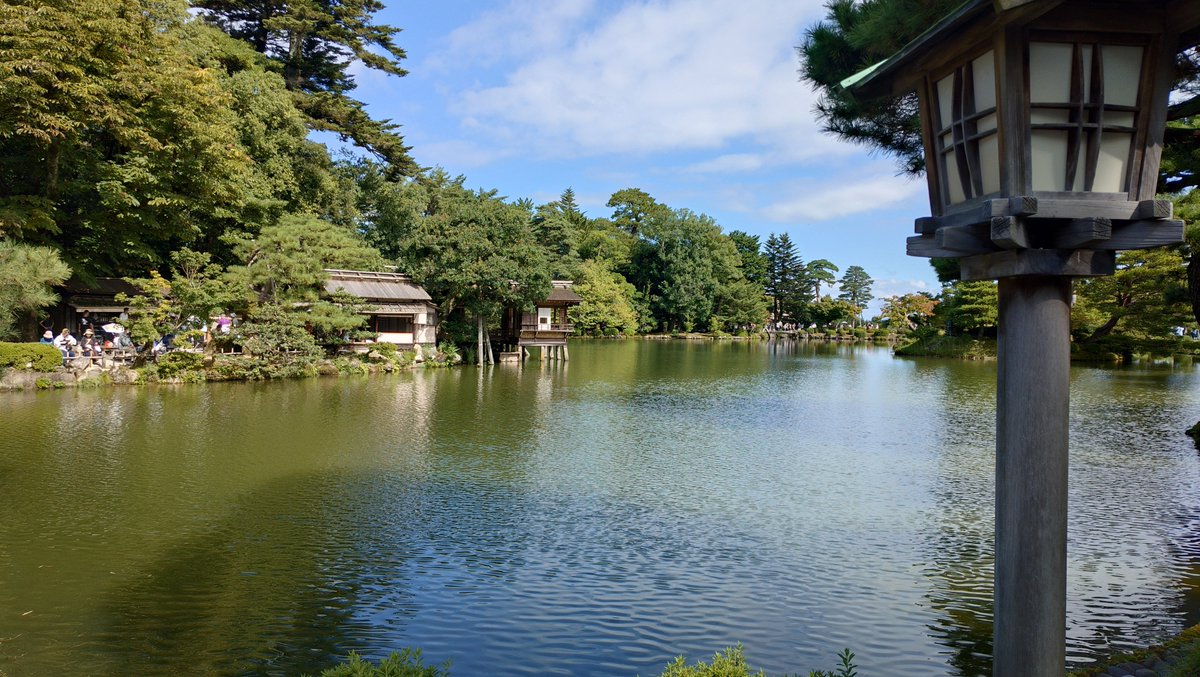 gbornjpn's tweet photo. 今日は兼六園。
人がいっぱいで大変だったけど、天気も良くて絵になるキレイな庭園でした。 https://t.co/02mXhKPqN8