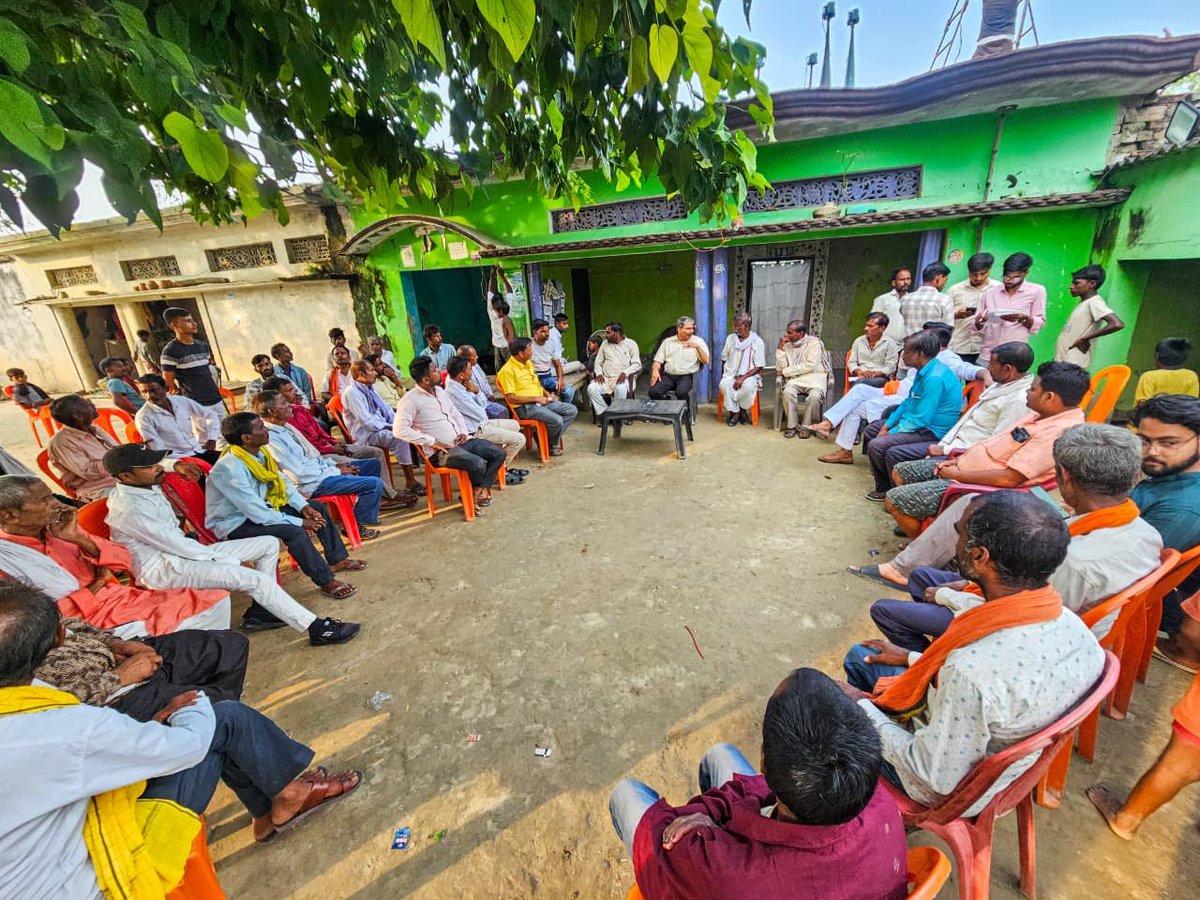 drramaramanbjp's tweet photo. विधानसभा धौरहरा के ग्राम सिसैया खुर्द की घटना अत्यंत दुःखद एवं निंदनीय है।
कल लोधी समाज के गणमान्य साथियों के साथ गांव पहुंचकर पीड़ित परिवारों से मुलाकात की, उनका हालचाल जाना।
भाजपा सरकार लोधी समाज के सम्मान, सुरक्षा और अधिकारों के लिए पूरी मजबूती से खड़ी है। 
#bjp4up #bjp4ind https://t.co/0GB7Zm9pbL