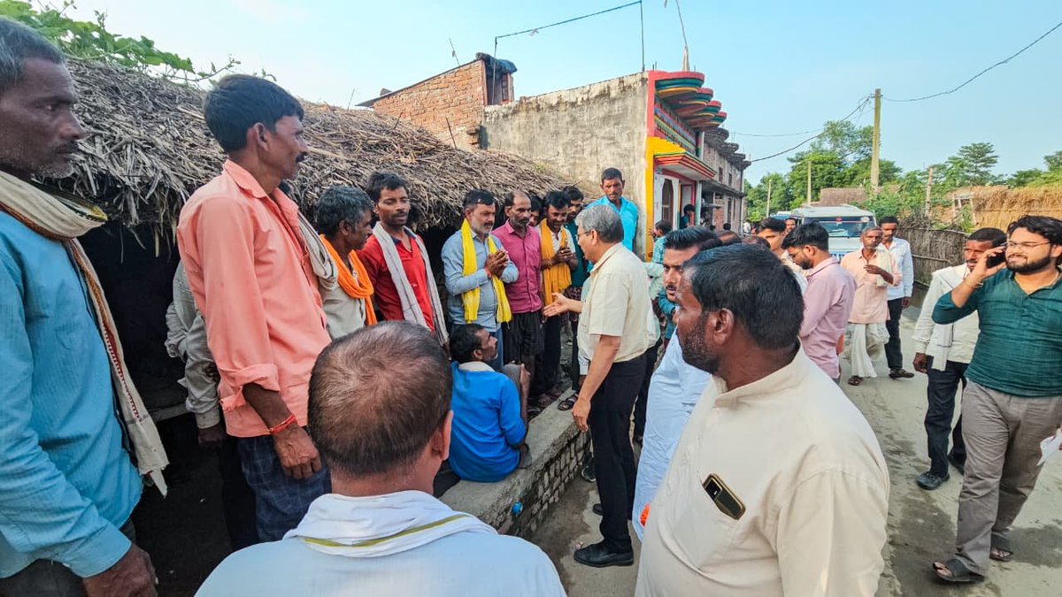 drramaramanbjp's tweet photo. विधानसभा धौरहरा के ग्राम सिसैया खुर्द की घटना अत्यंत दुःखद एवं निंदनीय है।
कल लोधी समाज के गणमान्य साथियों के साथ गांव पहुंचकर पीड़ित परिवारों से मुलाकात की, उनका हालचाल जाना।
भाजपा सरकार लोधी समाज के सम्मान, सुरक्षा और अधिकारों के लिए पूरी मजबूती से खड़ी है। 
#bjp4up #bjp4ind https://t.co/0GB7Zm9pbL