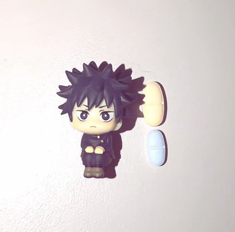 sceneyuji's tweet photo. little megumi is only two antidepressants tall aw https://t.co/xN3BcfWw4W