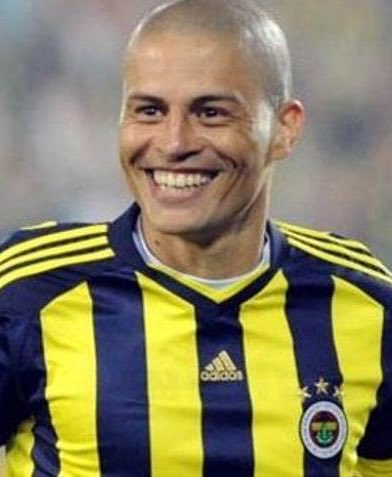 SaracogluSports's tweet photo. Alex de Souza:

"Fenerbahçeli kadınların Dünya Fenerbahçeli Kadınlar Günü Kutlu Olsun." https://t.co/xObRovtWCl