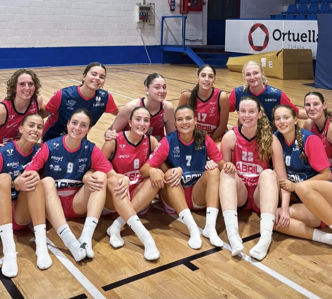 Minuto1Deporti1's tweet photo. 🏀 BALONCESTO FEMENINO
🏆 Memorial Pepe Nuñez
📅 Semifinal
🔴 @BARAKALDO__EST 5️⃣6️⃣
🆚️ Aceites Abril @adbasanfer 5️⃣9️⃣
📷 @adbasanfer
#LF2 #deporteasturias #informaciondeportiva #aviles #barakaldo https://t.co/s64VLtyJKq