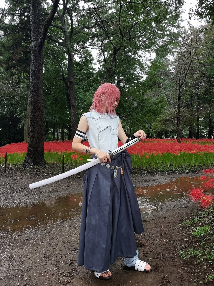 nagisaion5631's tweet photo. 隠の王/清水雷光さんで念願の念願の彼岸花撮影してきました！！！⚠︎cosplay
#えざき舎
#清水雷光生誕祭2026 https://t.co/13hqcTRJsA