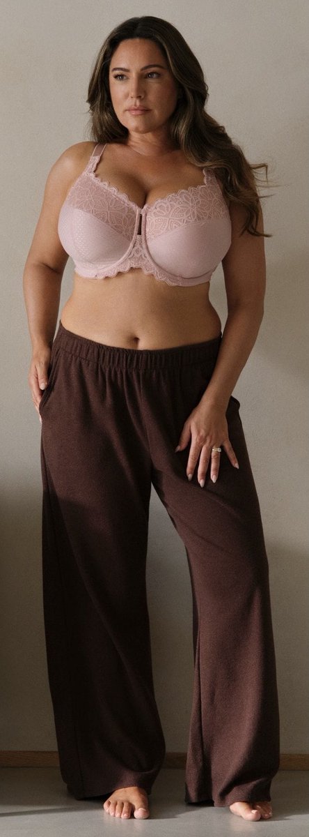 Star_Throbs's tweet photo. Kelly Brook pjs https://t.co/5qQgKDPLjy