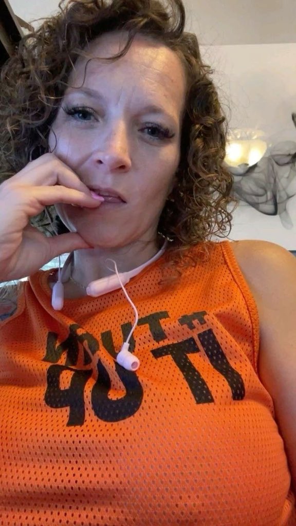 Amelia3q3's tweet photo. @laurafernnda26 “Hi 😊 I just came across your profile  and thought you seemed interesting, so I wanted to say hello. I’d love to get to know you a little if you’re open to chatting. How’s your day going https://t.co/zrI1bDhEjN