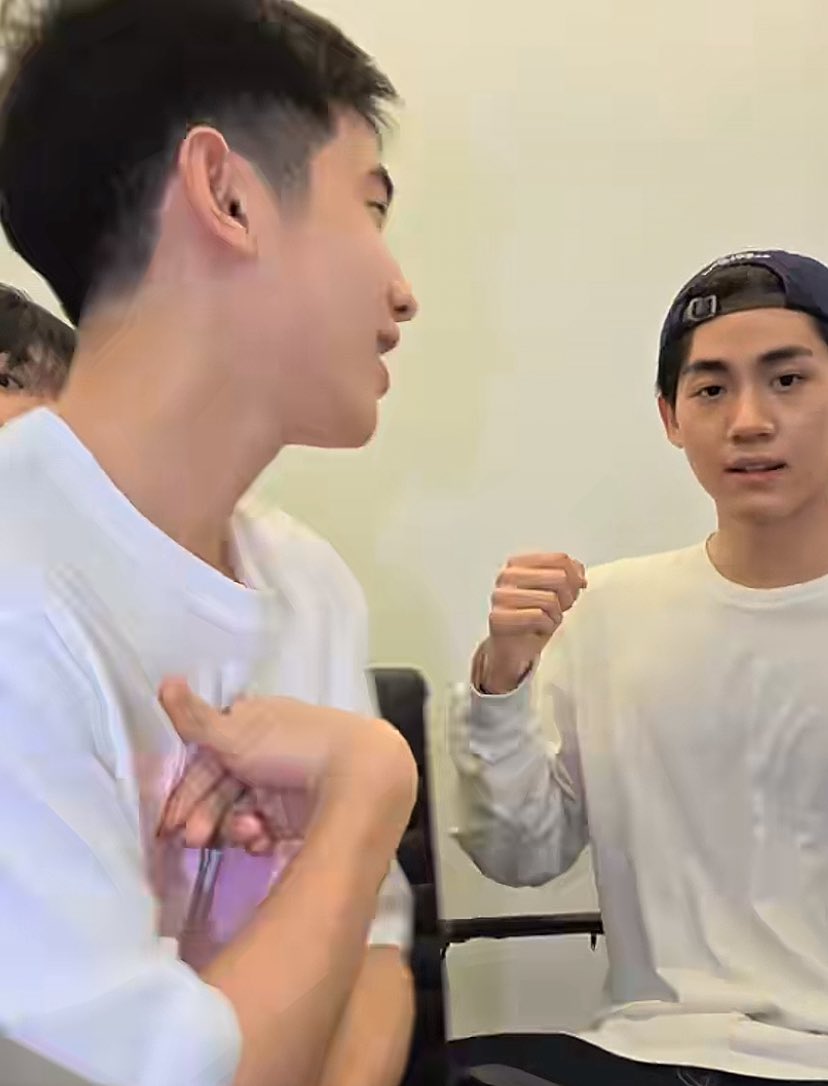 ppassawishh's tweet photo. เค้าตกใจอะมากอดเค้าหน่อยยยย https://t.co/S20KBywCip