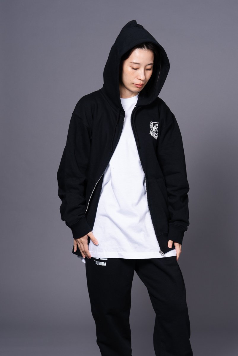 TRICOLOREONE_05's tweet photo. ～⚓️𝙋𝙇𝘼𝙔𝙀𝙍𝙎  𝘼𝙋𝙋𝘼𝙍𝙀𝙇👕～

＼スタジアム観戦や普段使いにもおすすめ🙌／

好きな選手の背番号＆ネーム入り✨
これからの季節に活躍する
プレーヤーズフーディー！

📣受注受付中！
🛒https://t.co/xEgfqLGltF
📅～9/25（金）17:59

MODEL：155cm/Lサイズ着用

#fmarinos https://t.co/7IsUMOriuB