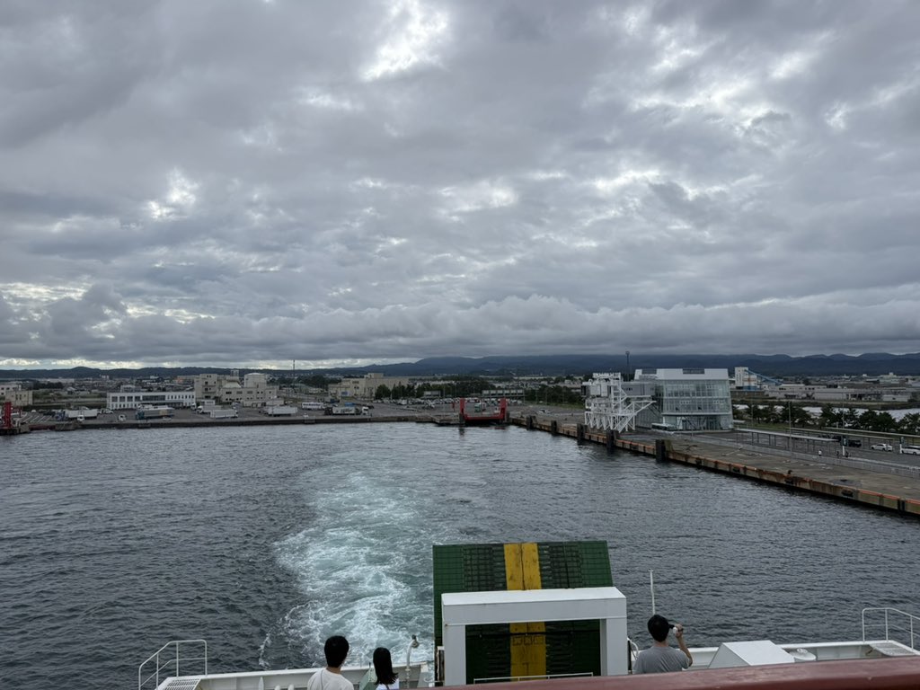 IKGL37's tweet photo. 青森駅から青森フェリーターミナルへ移動して
津軽海峡フェリーに乗ります。 https://t.co/6qAw405EW3