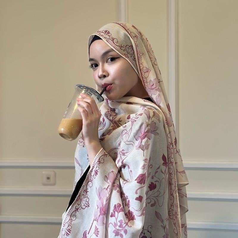 awie_owie67675's tweet photo. your everyday look, but prettier. ✨
meet our Kokomi Scarf Pashmina Motif elegant, soft, and effortlessly stylish💗🌟#pashmina 

https://t.co/JtBgehGC2q https://t.co/9ifJaZZK8k
