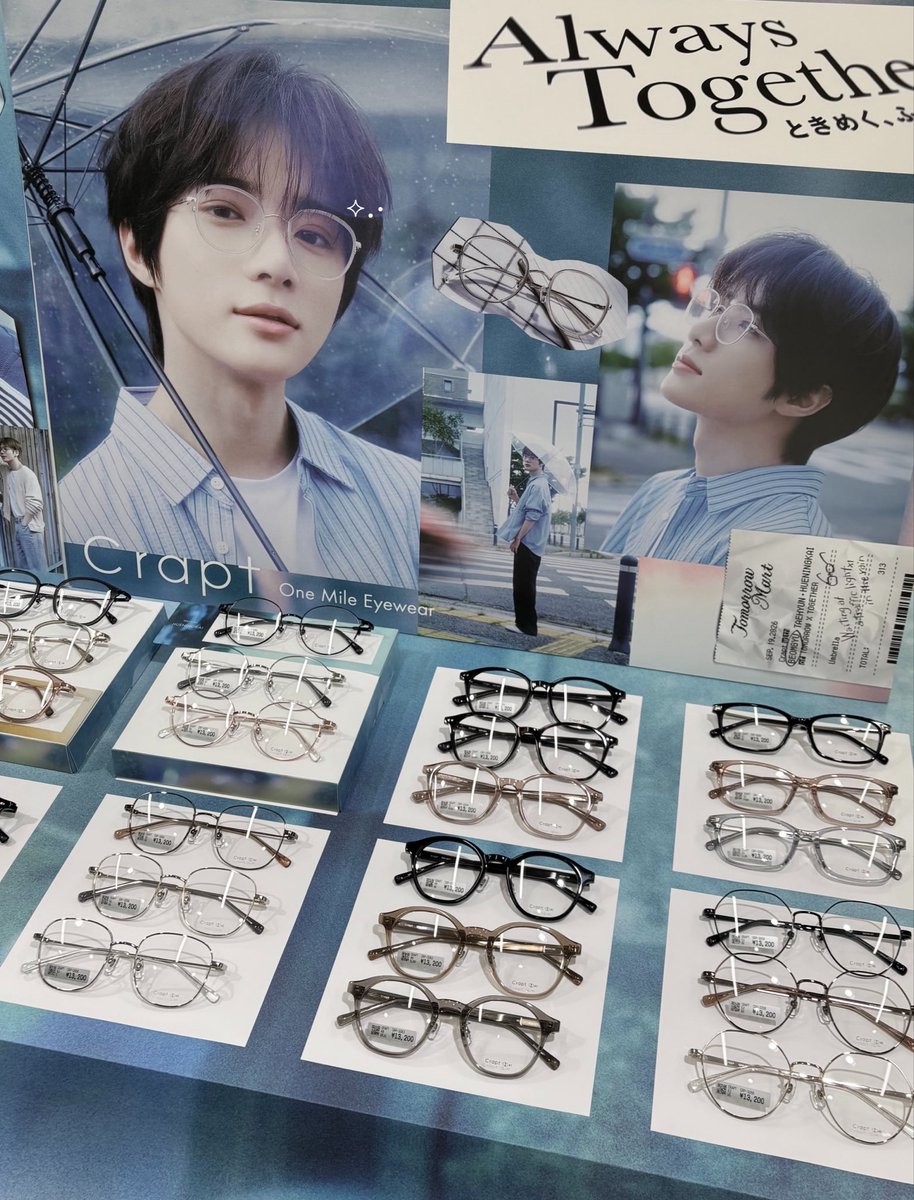 bamdaiary_'s tweet photo. \ 𝐴𝑙𝑤𝑎𝑦𝑠 𝑇𝑜𝑔𝑒𝑡ℎ𝑒𝑟 /⋆˙⟡

お店で実際つけてみて私はテヒョンくんモデルを購入しました♡
特典のメガネトレカ本当に可愛くてお気に入りです🪽✨✨
眼鏡ボムギュのトレカを集めて写真も撮りました👓
ご縁がありますように🙏🏻💫✨
#Always_Together_Crapt
#TXT https://t.co/FPcYmEJmuK