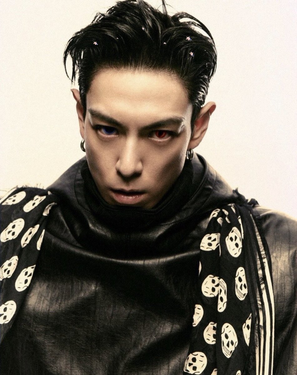 anxthdimension's tweet photo. noticed something weird in seunghyun’s hair in this photo? idk it must be dandruff or something https://t.co/3e7L9UmCp3