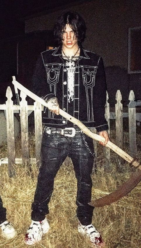 HauntedAuraa's tweet photo. sematary https://t.co/vZdqg0mlm8